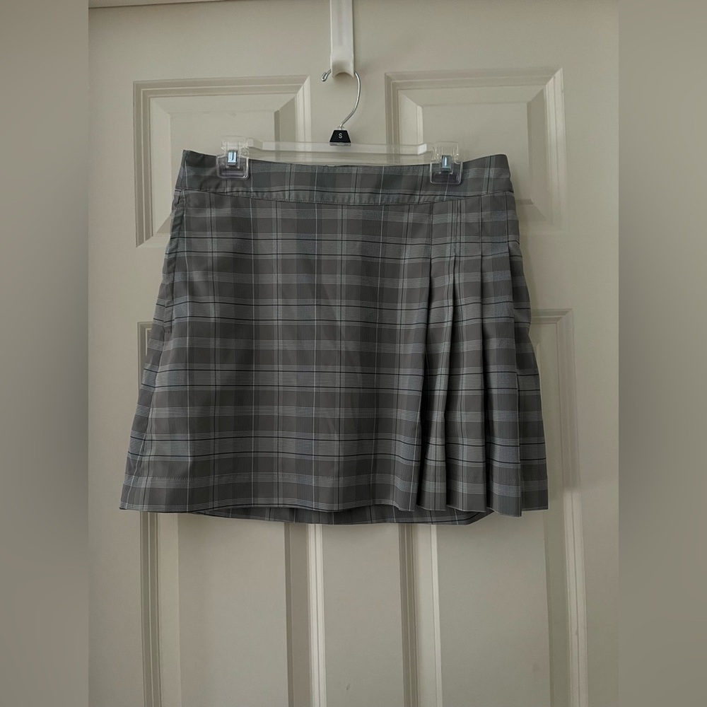 Women's Nike Dri-Fit golf semi pleated skort, gray, white & blue plaid pockets 8